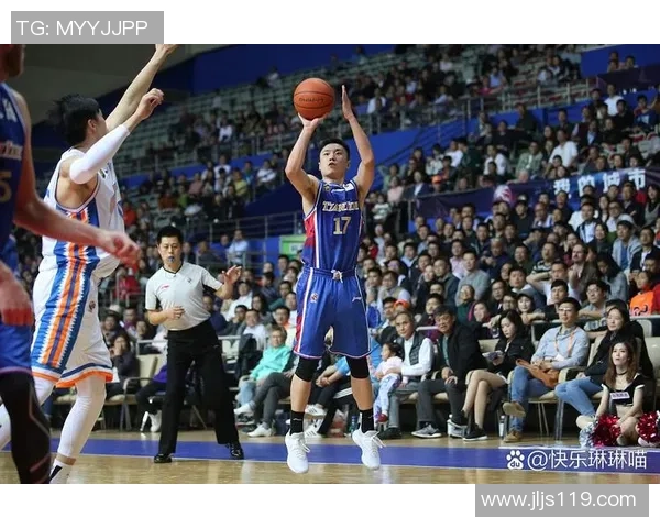 兼顾篮球与足球的全能球星：跨界运动员如何平衡两项顶级体育挑战