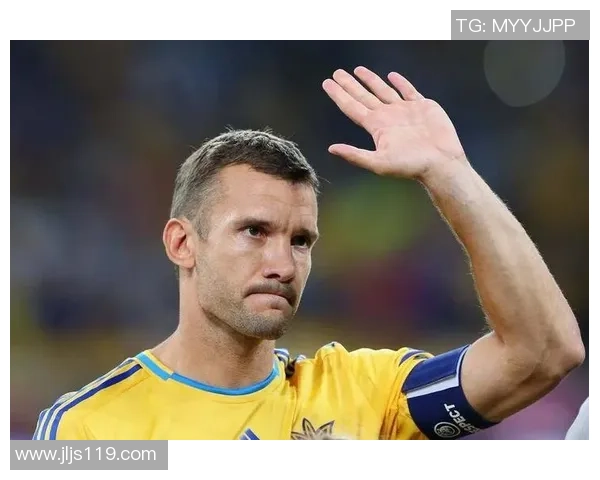 当球星邂逅足球员：一段跨越绿茵场的爱情故事