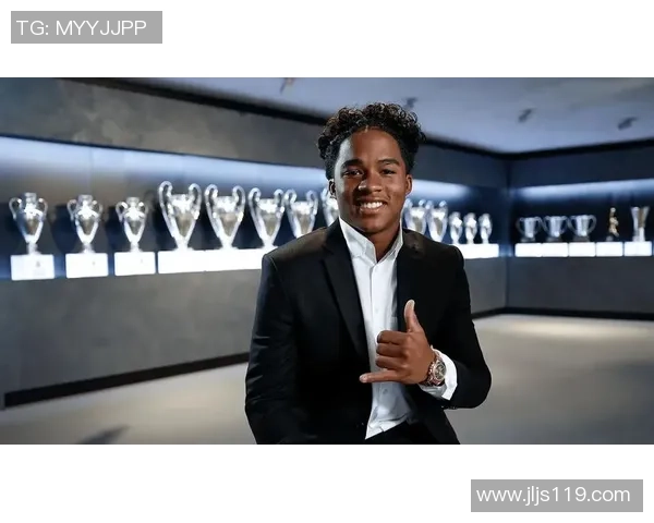 丑闻缠身的足球球星们如何应对公众形象危机与职业生涯挑战