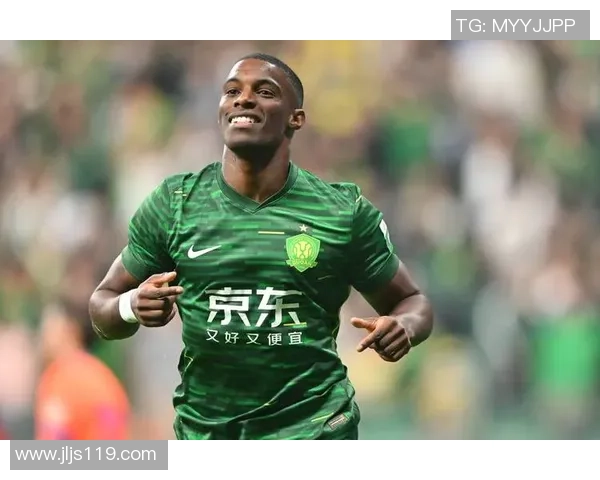 巴西豪门弗拉门戈核心球星闪耀绿茵场引领球队冲击冠军梦想