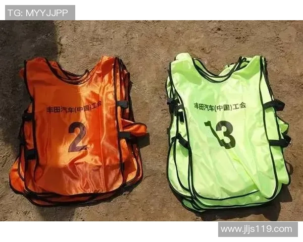 趣味足球创意手工制作打造独特个性球星形象展示